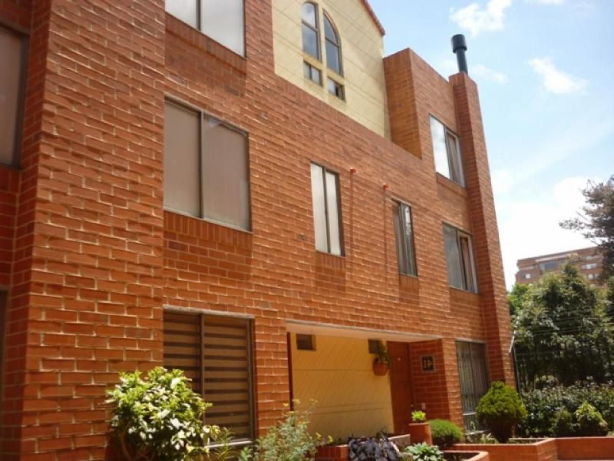 Casa de 4 dormitorios en Bogotá, Colombia No. 12082