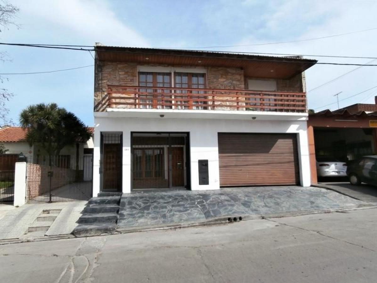 5 bedrooms House in Mar del Plata, Argentina No. 93488