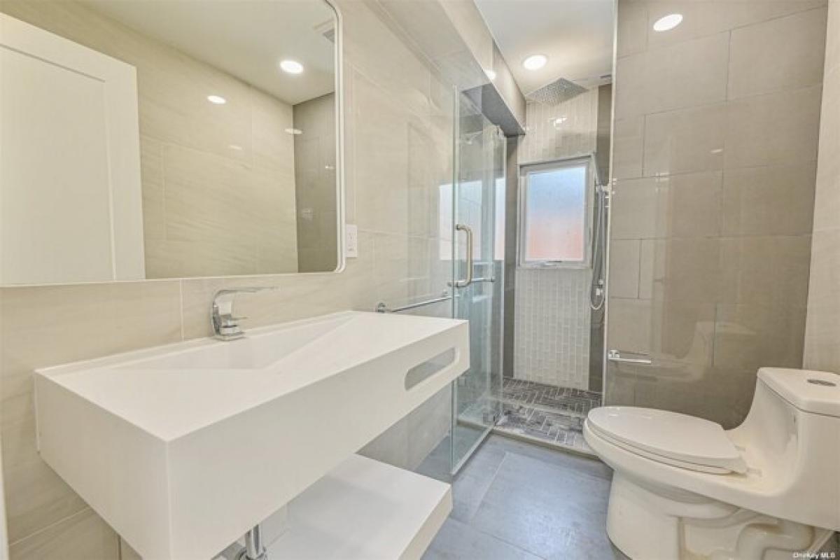 Casa de 4 dormitorios en Bellerose, USA No. 441071