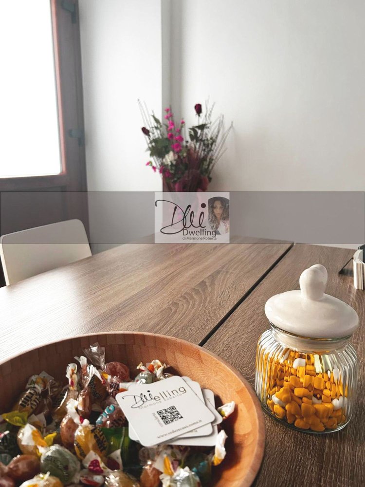 Bureau à Alzate Brianza, Italy 69m² No. 99866