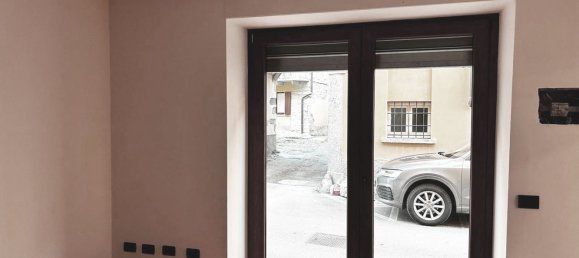 Bureau à Alzate Brianza, Italy 69m² No. 99866 9