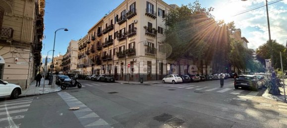 32m² Commercial property in Palermo, Italy No. 321027 2