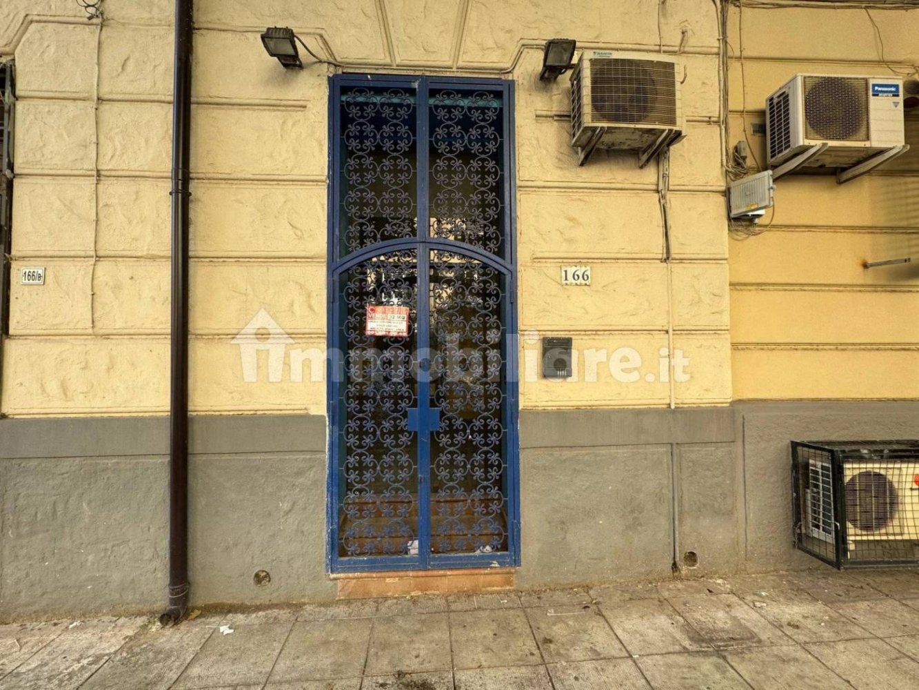 32m² Commercial property in Palermo, Italy No. 321027