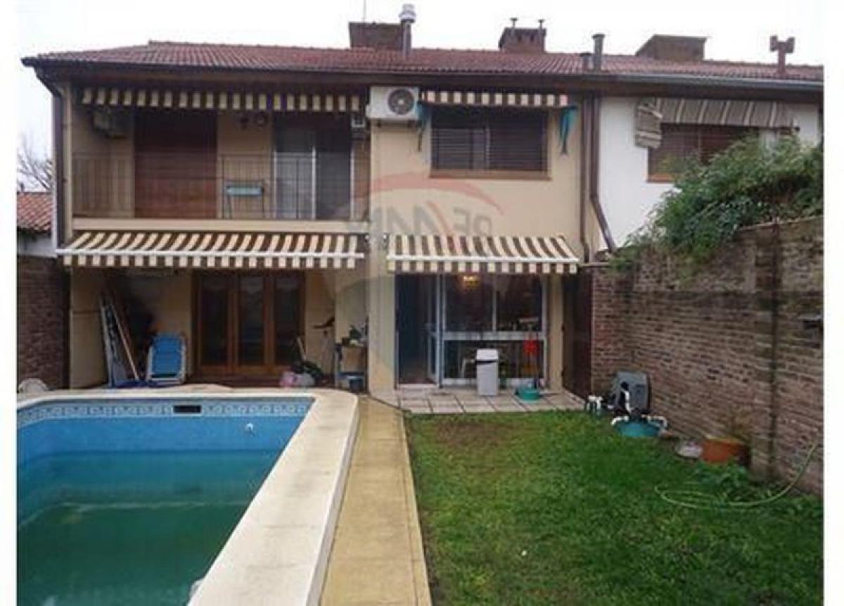 Дом с 4 спальнями в Висенте-Лопес, Аргентина № 60521