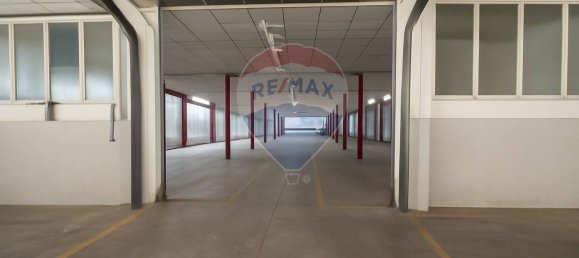 1050m² Warehouse in Varese, Italy No. 262159 8
