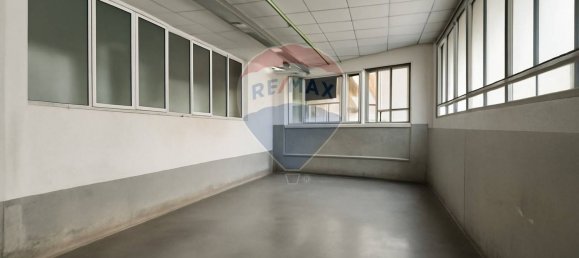 1050m² Warehouse in Varese, Italy No. 262159 14