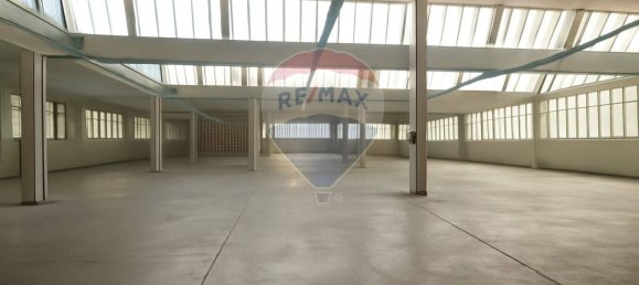 1050m² Warehouse in Varese, Italy No. 262159 12