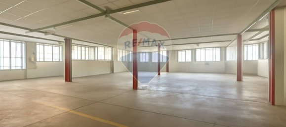 1050m² Warehouse in Varese, Italy No. 262159 9