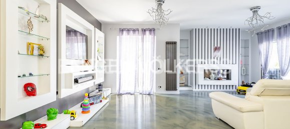 2 bedrooms Villa in Rocca Priora, Italy No. 281476 2