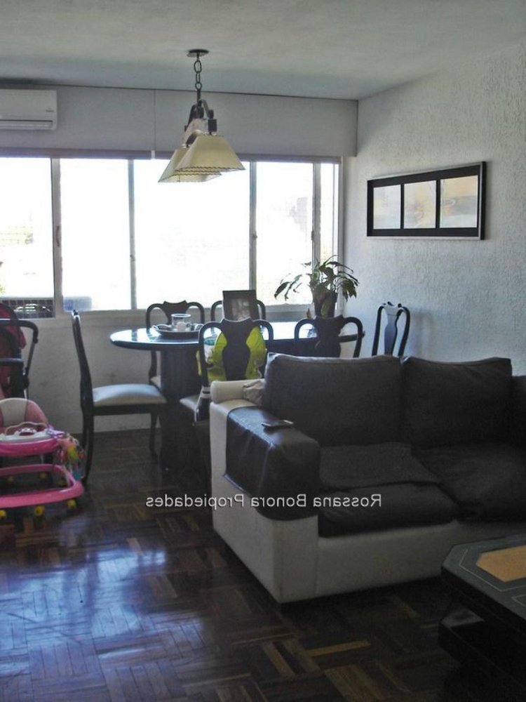 Apartamento de 2 dormitorios en Montevideo, Uruguay No. 12919