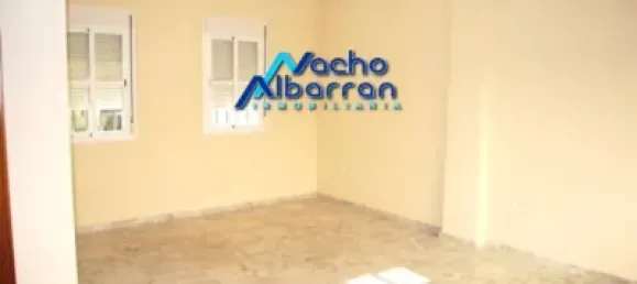 3 bedrooms Townhouse in Badajoz, Spain No. 156031 2