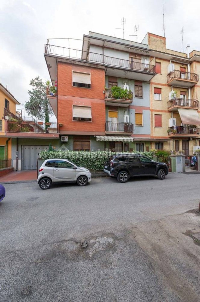 Пентхаус с 2 спальнями в Рим, Италия № 330723