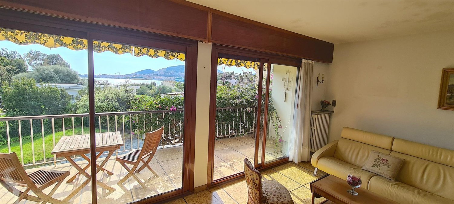 Villa de 5 dormitorios en Ajaccio, France No. 302492