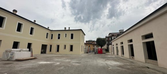 3 rooms Apartment in Campi Bisenzio, Italy No. 9897 25
