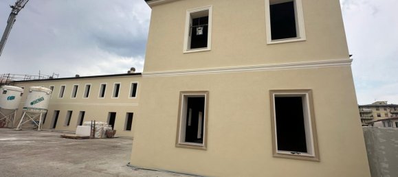 3 rooms Apartment in Campi Bisenzio, Italy No. 9897 10