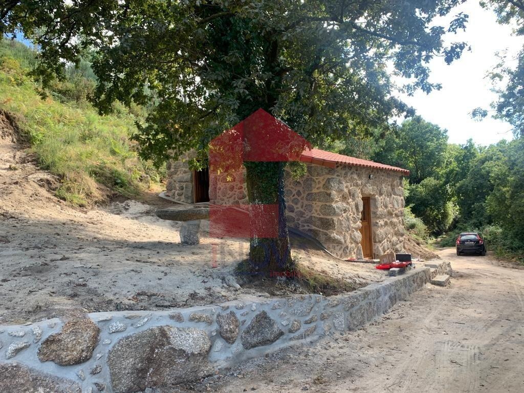 Terrain à Azias, Portugal 9000m² No. 354130