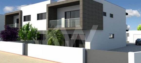 4 Schlafzimmer Haus in Corroios, Portugal, Nr. 59996 3