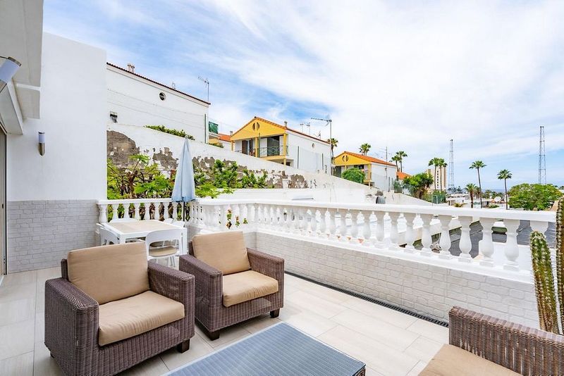 3 bedrooms House in Arona, Spain No. 243923