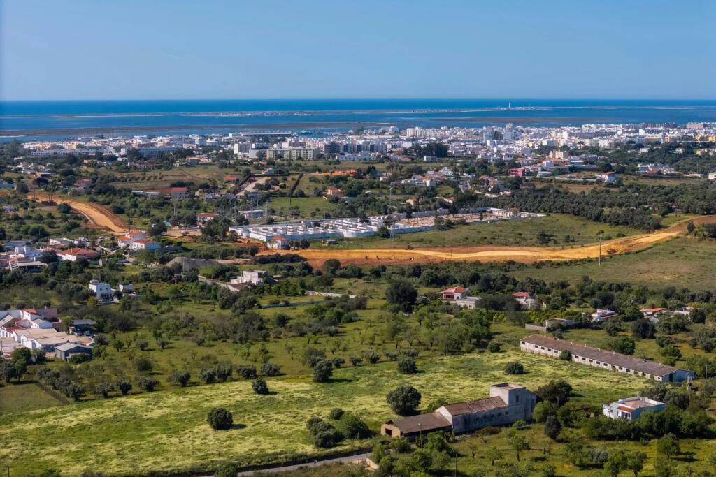 Villa de 4 dormitorios en Quelfes, Portugal No. 232369