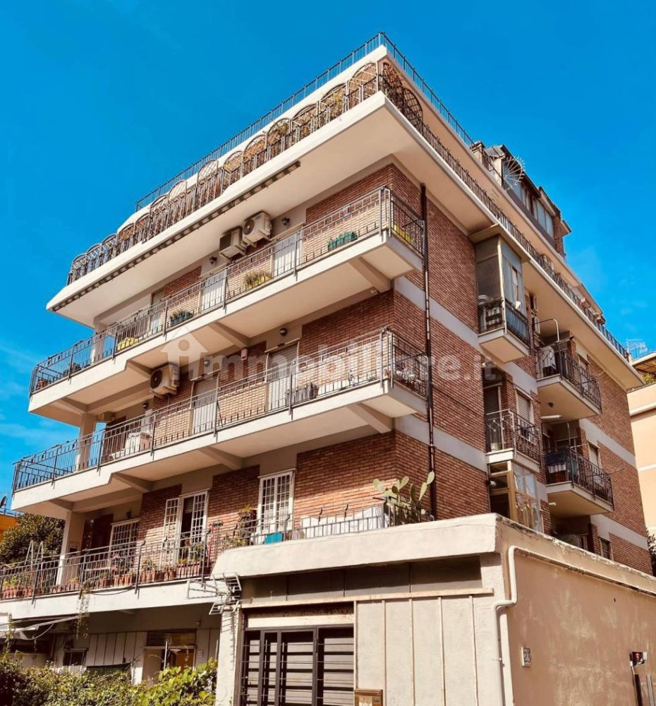 1-Zimmer Gewerbliche Immobilie in Rome, Italy, Nr. 375571