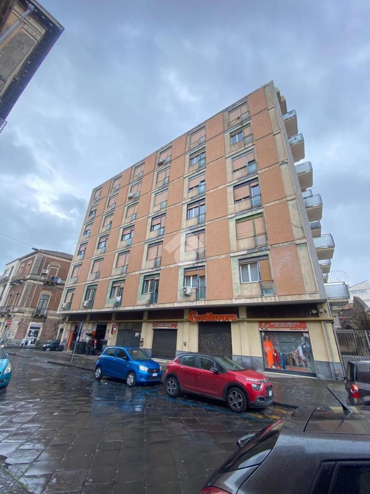 Apartamento de 4 habitaciónes en Catania, Italy No. 74634