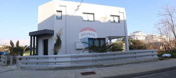 3 bedrooms Commercial property in Limassol, Cyprus No. 81349 3