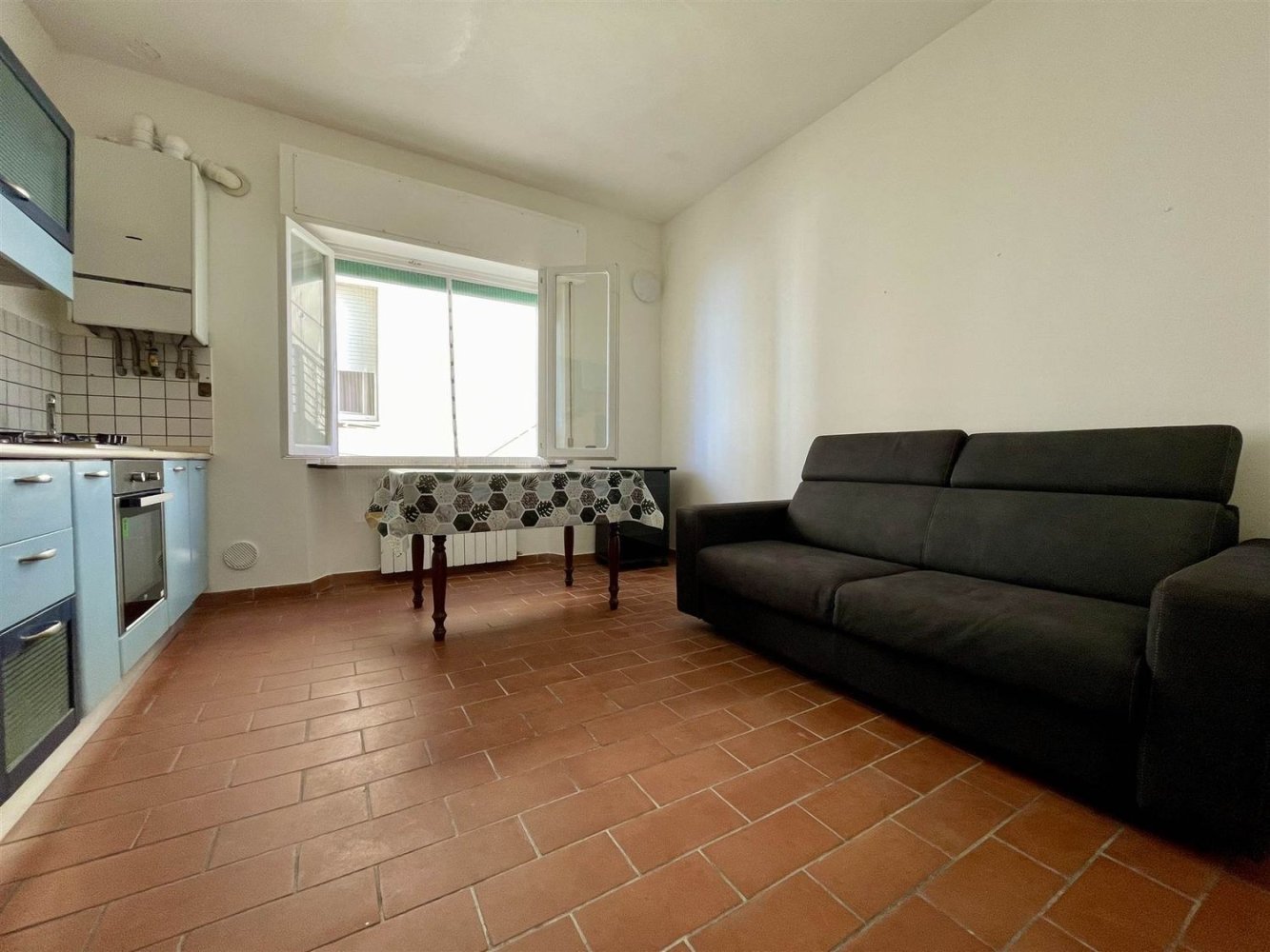 Квартира с 2 комнатами в Фоллоника, Италия № 223837