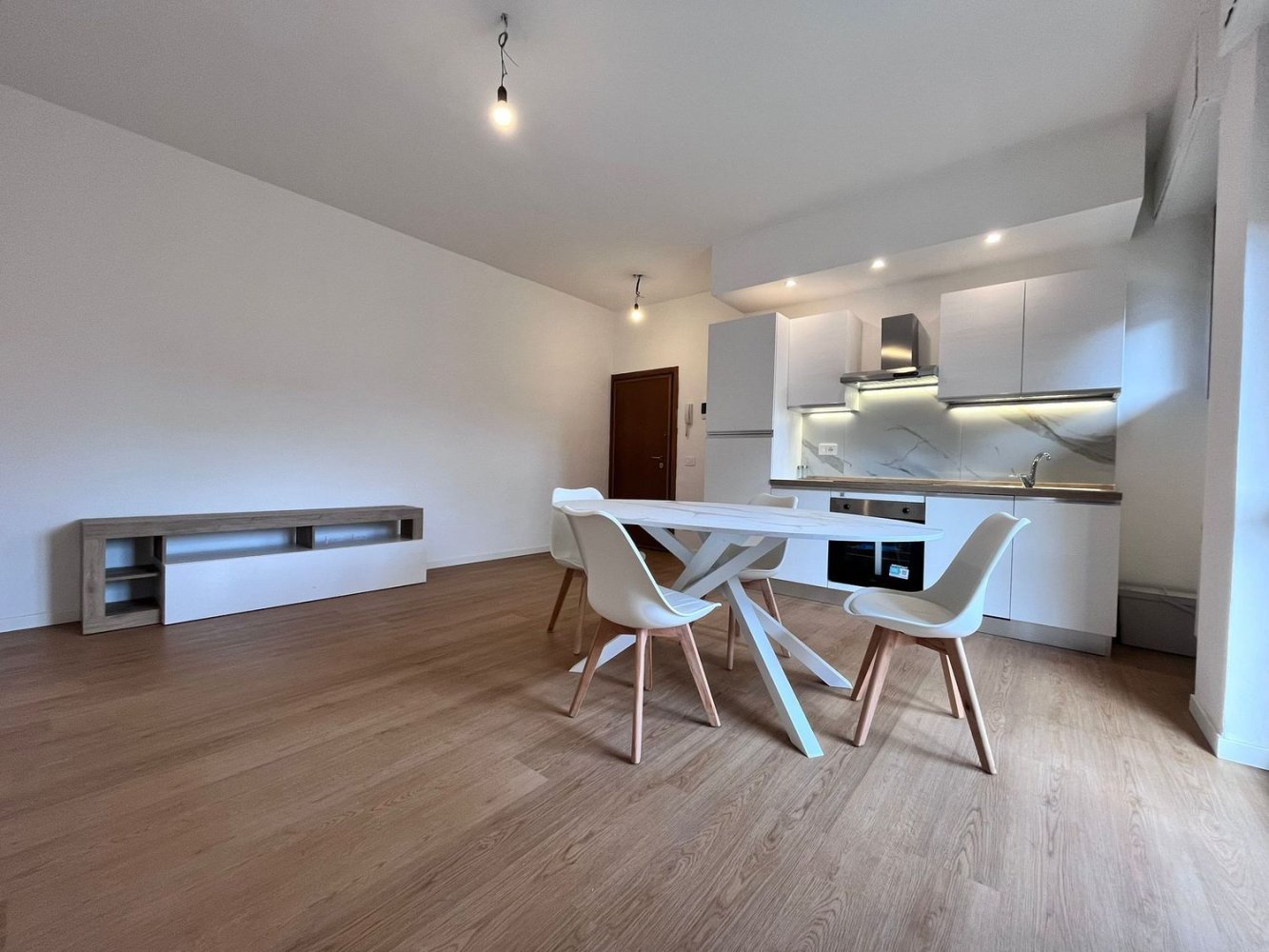 Apartamento de 3 dormitorios en Milan, Italy No. 364970