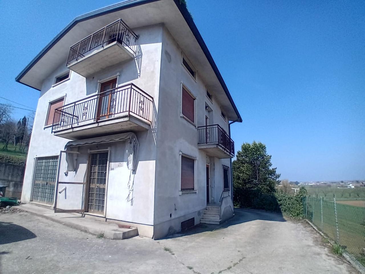 Casa de 4 divisões em Isola Vicentina, Italy N.º 12793