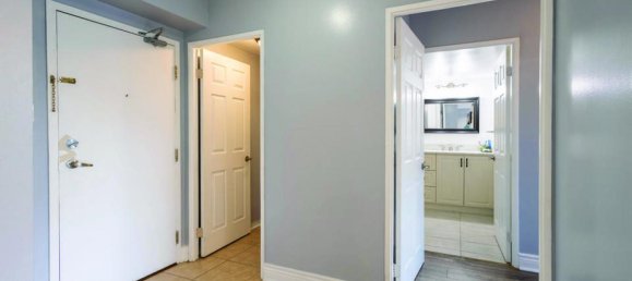 2 bedrooms Condo in Mississauga, Canada No. 812 7