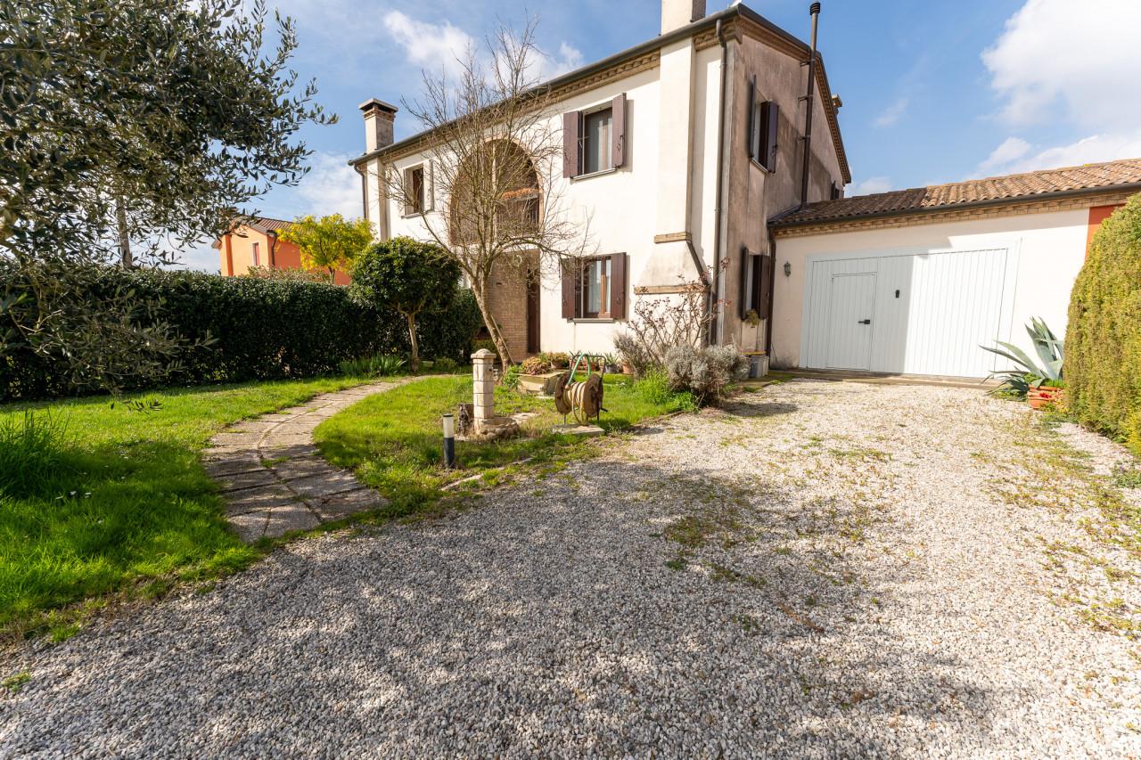 4 rooms Villa in Codevigo, Italy No. 136580