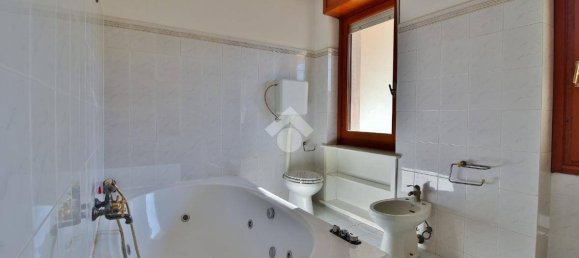 3 Schlafzimmer Haus in Voghera, Italy, Nr. 260719 10