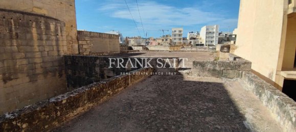 Дом с 4 спальнями в Корми, Мальта № 1825 6