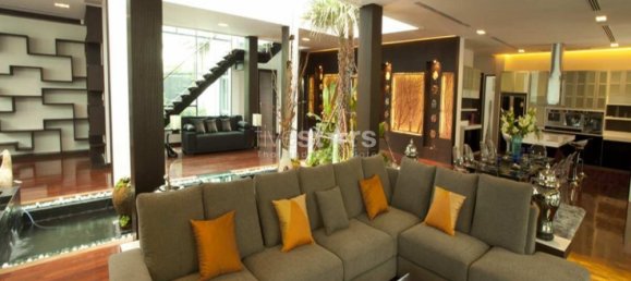 4 bedrooms Cafe / restaurant in Bangkok, Thailand No. 7710 2