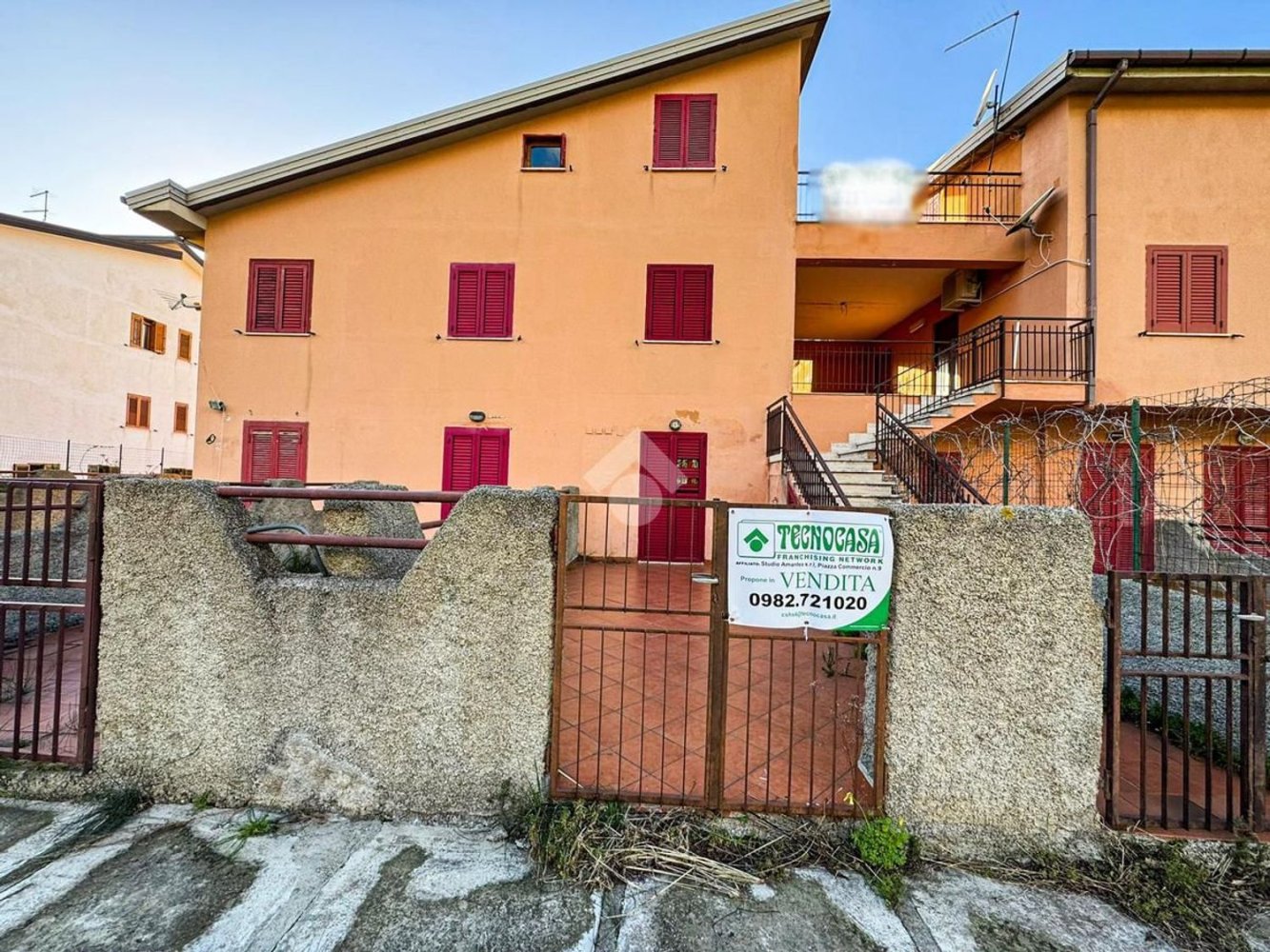 Apartamento de 3 habitaciónes en Falconara Albanese, Italy No. 138396