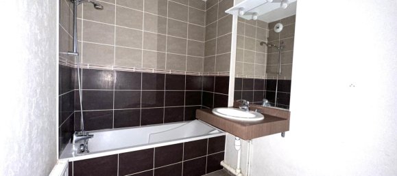 2 bedrooms Apartment in La Riche, France No. 236147 5