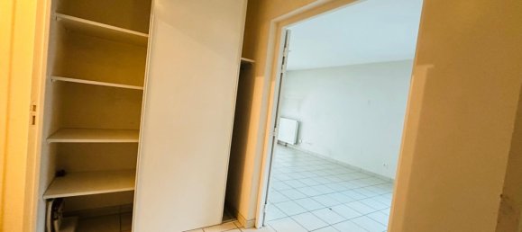 2 bedrooms Apartment in La Riche, France No. 236147 4