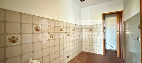 Apartamento de 3 dormitorios en Lucca, Italy No. 325541 8