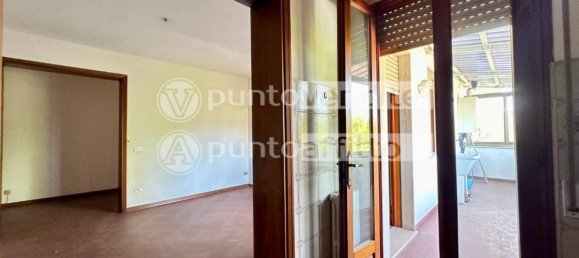 Apartamento de 3 dormitorios en Lucca, Italy No. 325541 4