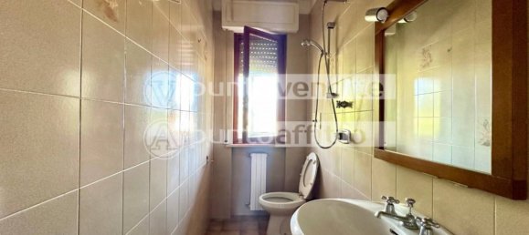 Apartamento de 3 dormitorios en Lucca, Italy No. 325541 2