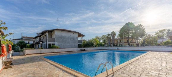 Квартира с 3 комнатами в Комаккьо, Италия № 132477 18