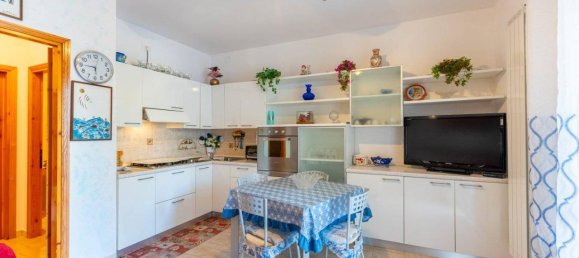 Квартира с 3 комнатами в Комаккьо, Италия № 132477 7