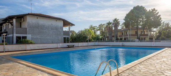 Квартира с 3 комнатами в Комаккьо, Италия № 132477 17