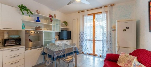 Квартира с 3 комнатами в Комаккьо, Италия № 132477 3