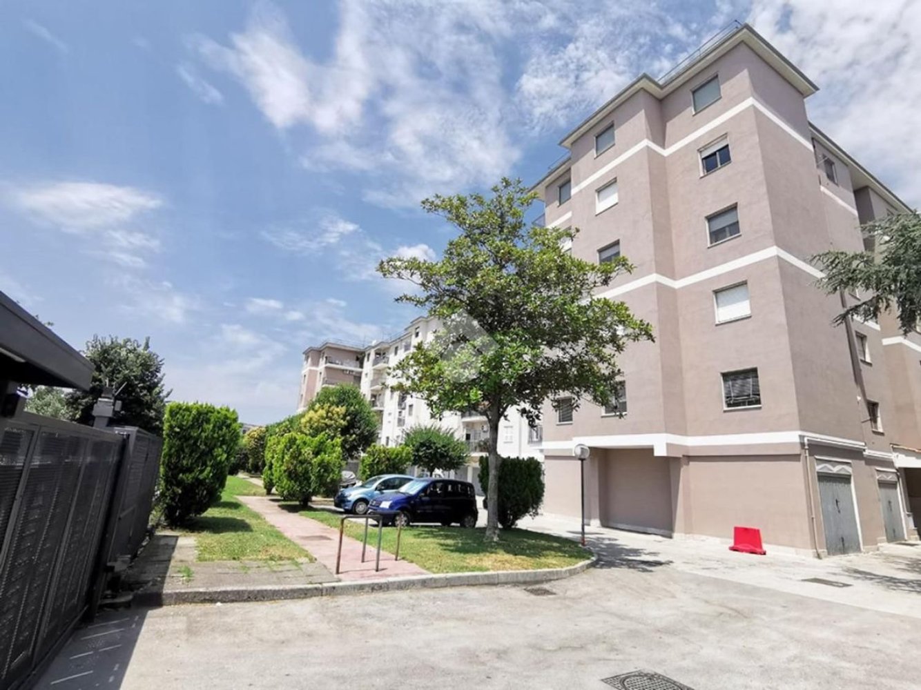 4 rooms Apartment in Pomigliano d'Arco, Italy No. 98413