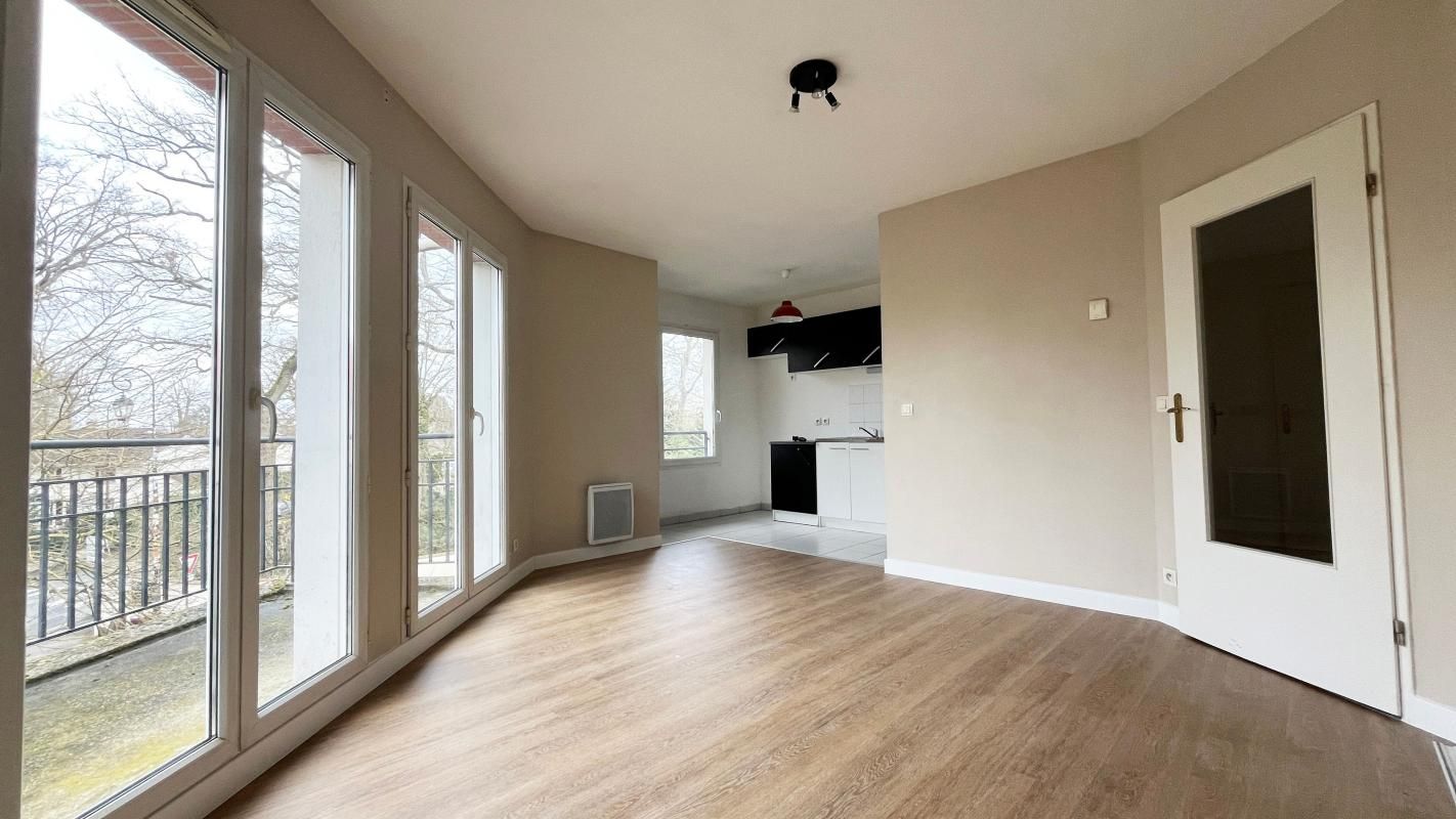 2 bedrooms Apartment in Le Plessis-Trevise, France No. 131370