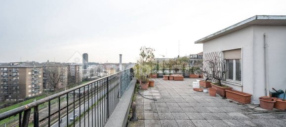 4 bedrooms Penthouse in Milan, Italy No. 243214 3