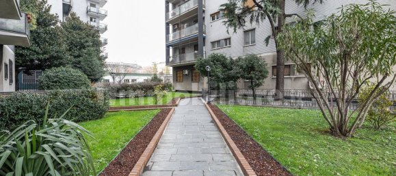 4 bedrooms Penthouse in Milan, Italy No. 243214 2