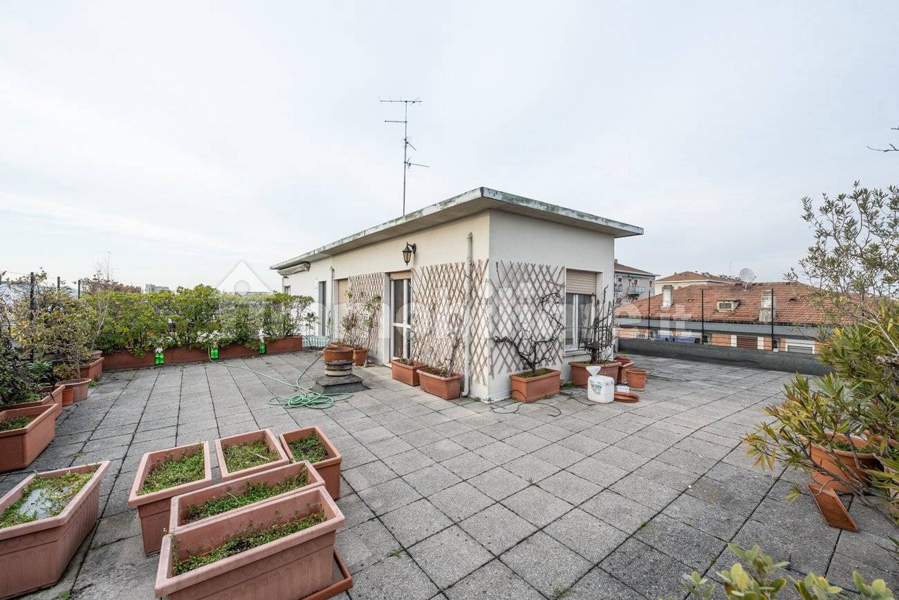 4 bedrooms Penthouse in Milan, Italy No. 243214