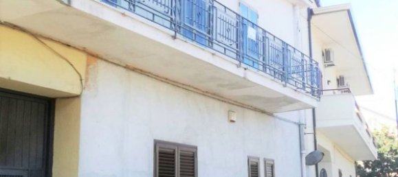 3 rooms Apartment in Curti, Italy No. 88551 2